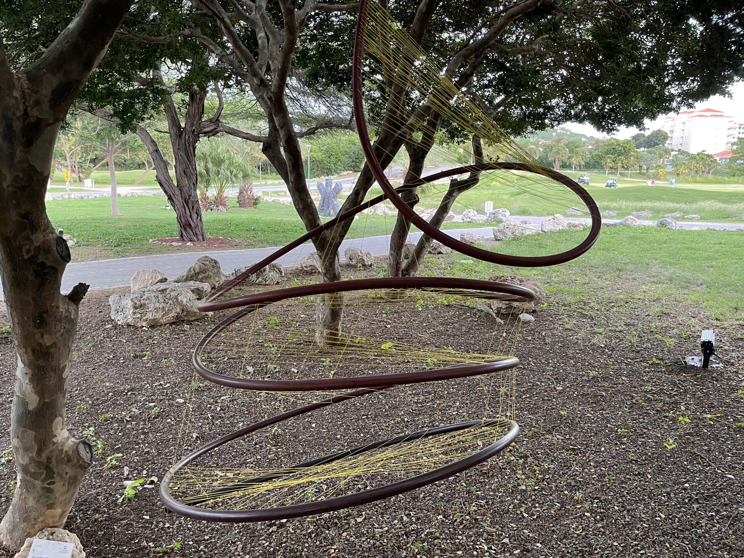 Avantia Damberg_Control_2017_Plastic tube and wire_100x100x175cm